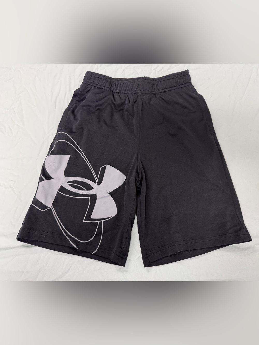 Under Armour HeatGear Youth Medium Athletic Shorts - Black